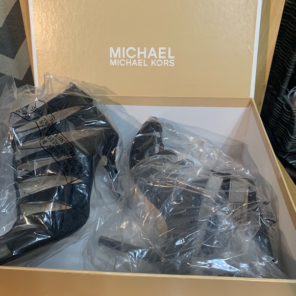 MICHAEL KORS Mavis Open Toe 5 1/2 black leather - Picture 5 of 7